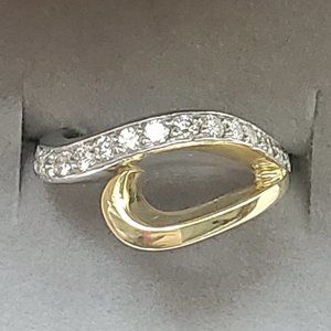 18K White & Yellow Gold Wave Design Diamond Ring